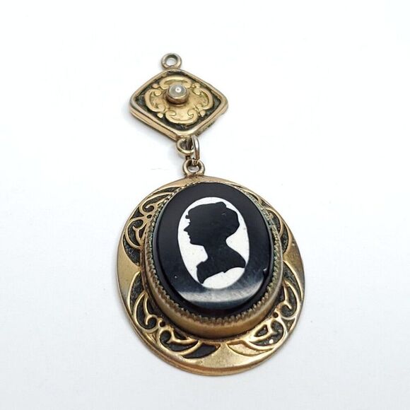 Cameo Pendant White Black Silohuette Gold Tone Filigree Framed Bezel Set - Picture 2 of 4